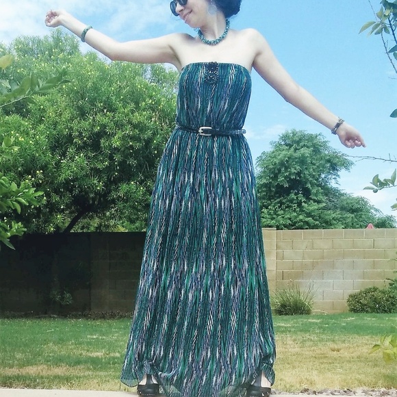 Gianni Bini Dresses & Skirts - Gorgeous artsy chiffon beaded floor length gown